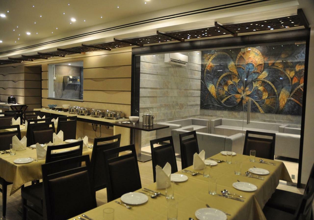 Tarawade Clarks Inn Pune Exterior photo